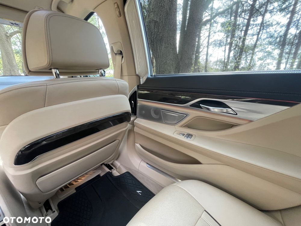 BMW Seria 7 740Li - 23