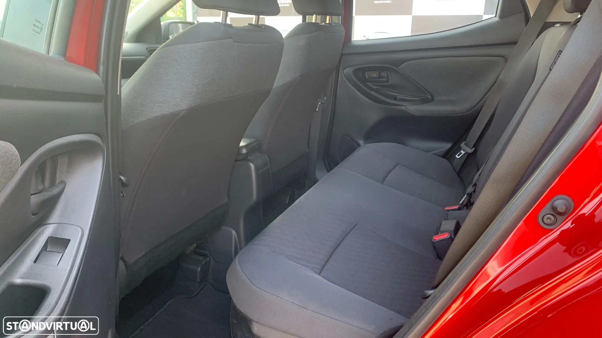 Toyota Yaris 1.5 HDF Comfort - 13