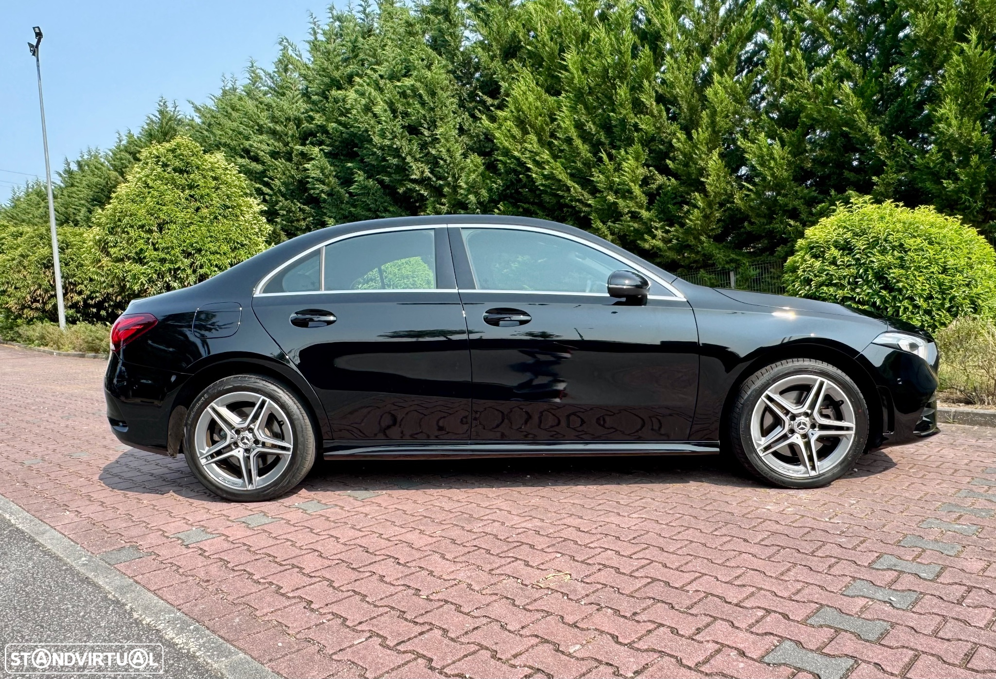 Mercedes-Benz A 250 Limousine e AMG Line - 9