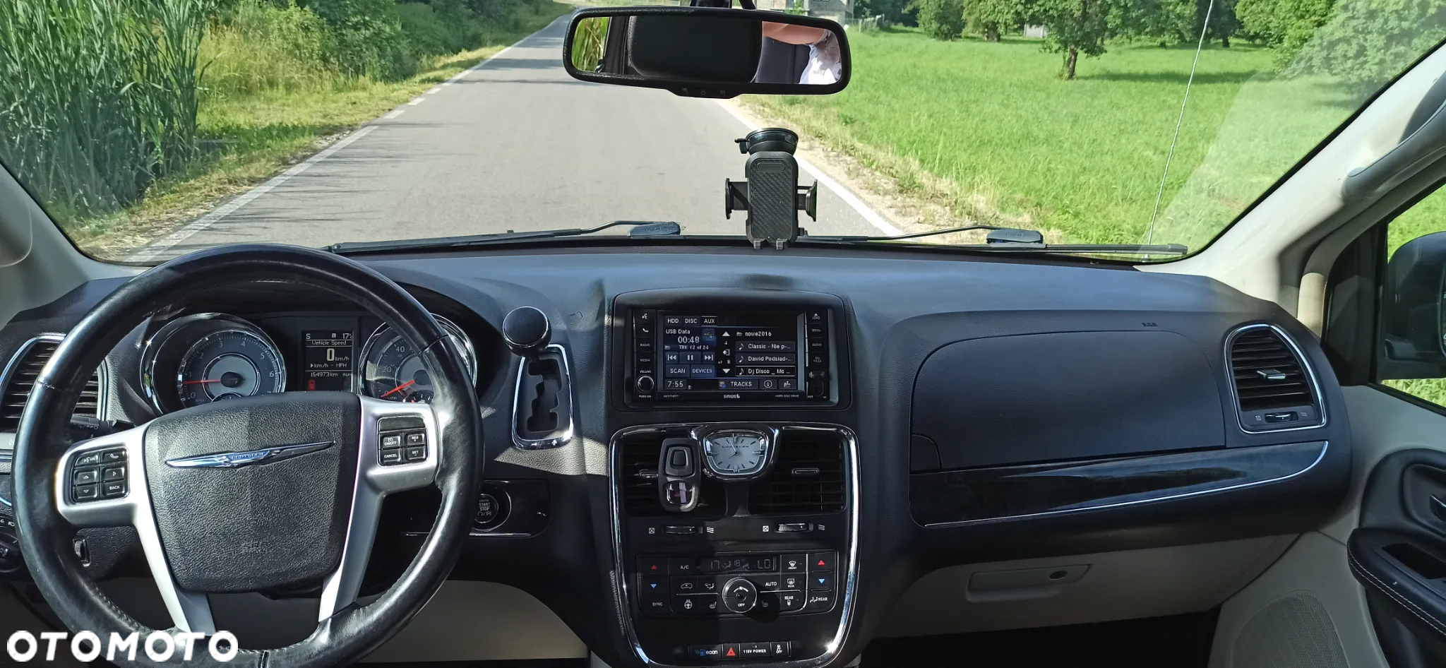 Chrysler Town & Country - 23
