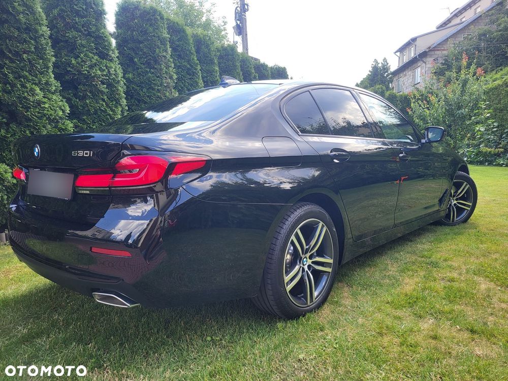 BMW Seria 5 530i xDrive mHEV Luxury Line sport - 8