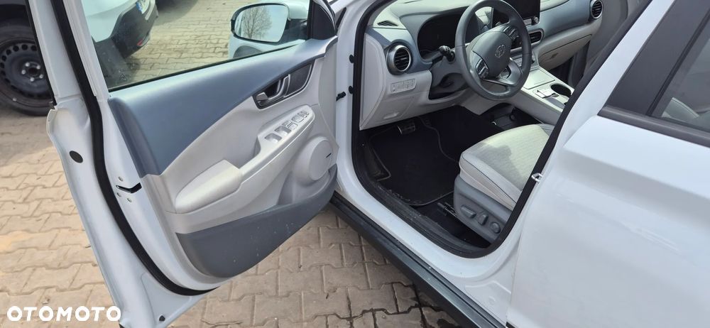 Hyundai Kona 64kWh Premium - 24