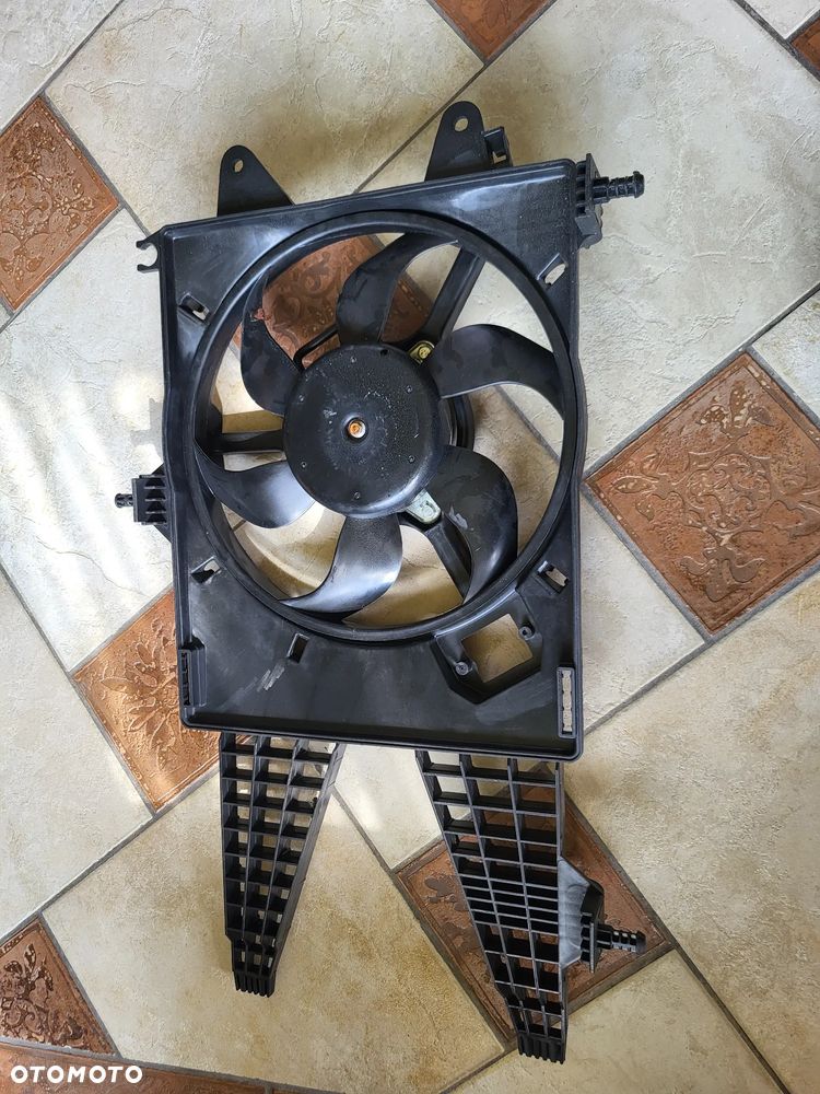 Wentylator chłodnicy z obudową FIAT PUNTO 1.9D 09.99-03.12 46524621 - 1