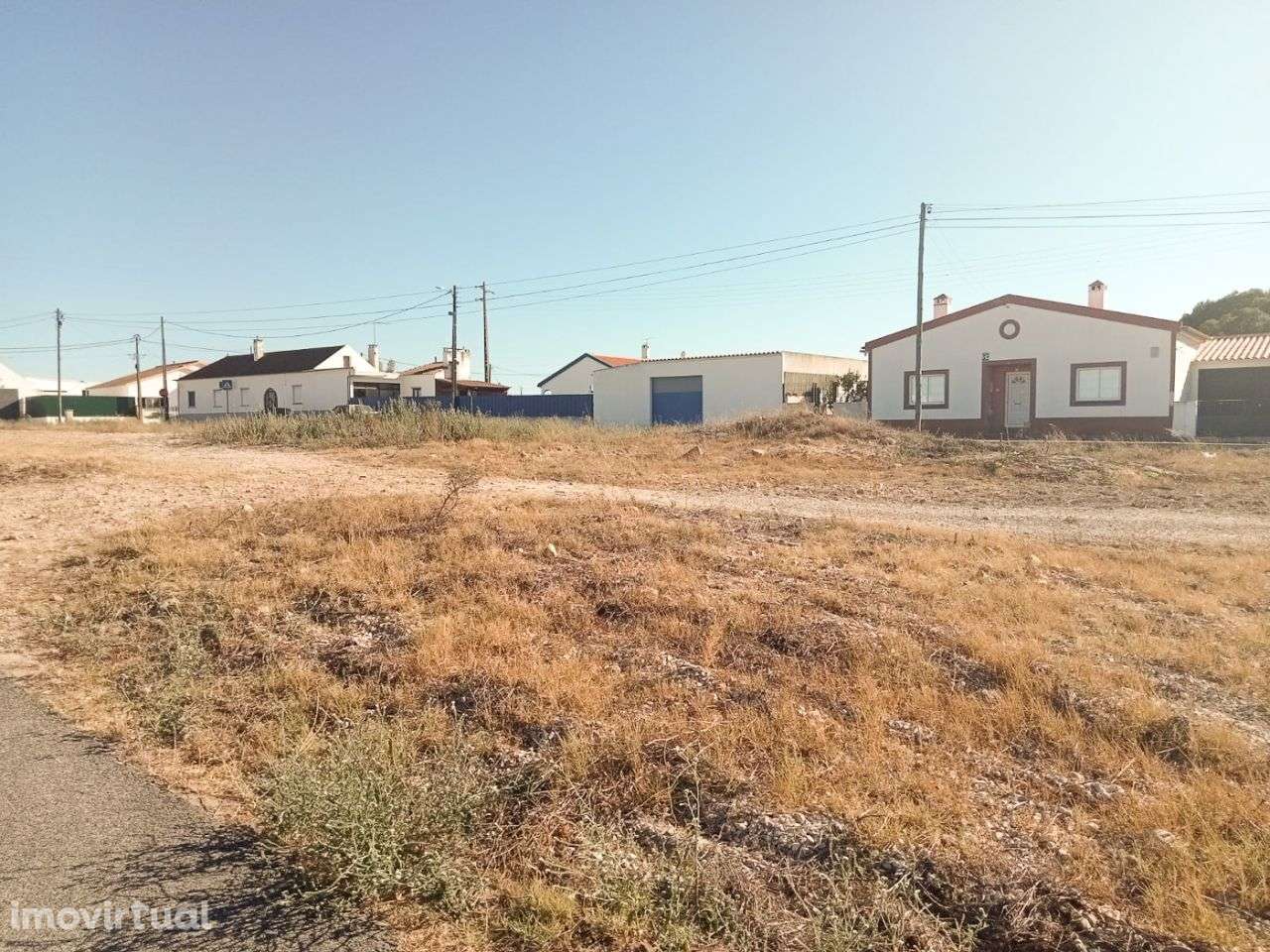 Terreno com uma área bruta de construção de 250m2 - Grande imagem: 2/3