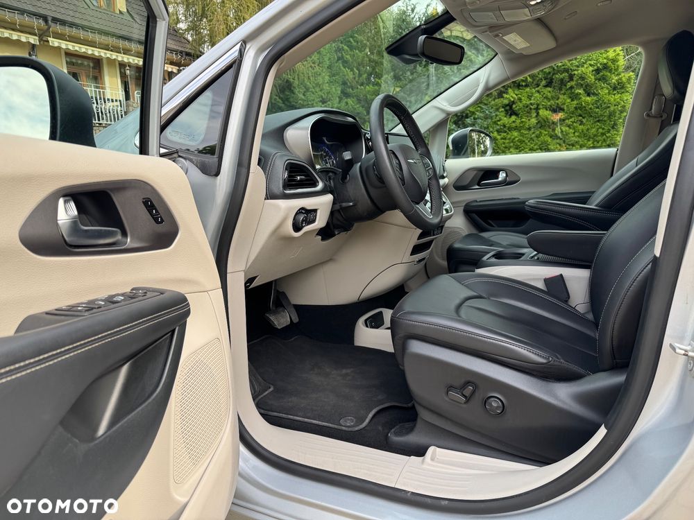 Chrysler Pacifica - 15