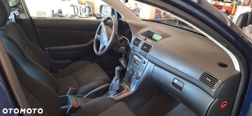 Toyota Avensis 1.6 VVT-i Terra - 16