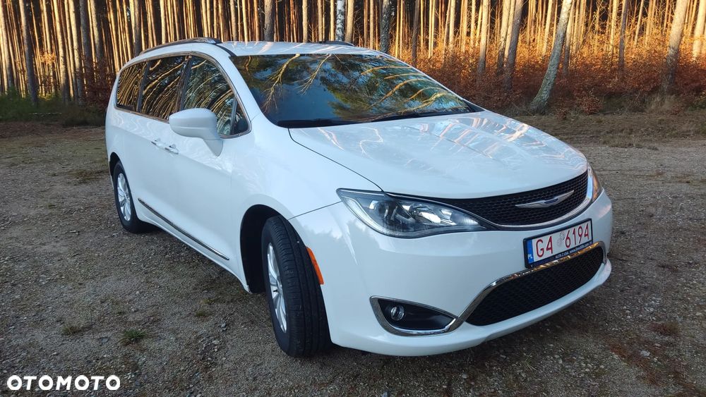 Chrysler Pacifica - 8