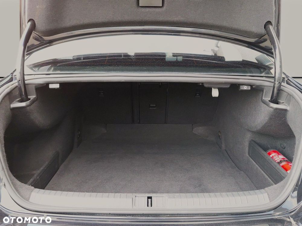 Volkswagen Passat - 12
