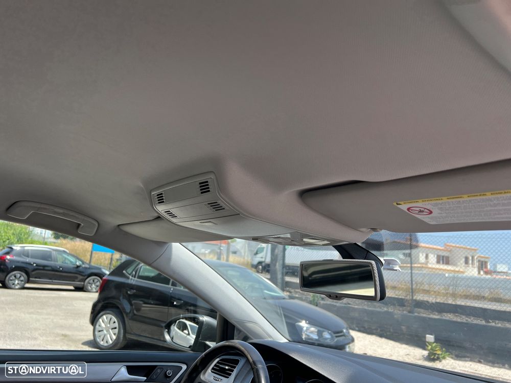 VW Golf 1.6 TDi Trendline DSG - 16