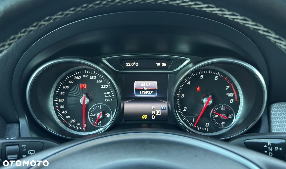 Mercedes-Benz GLA 200 7G-DCT - 19