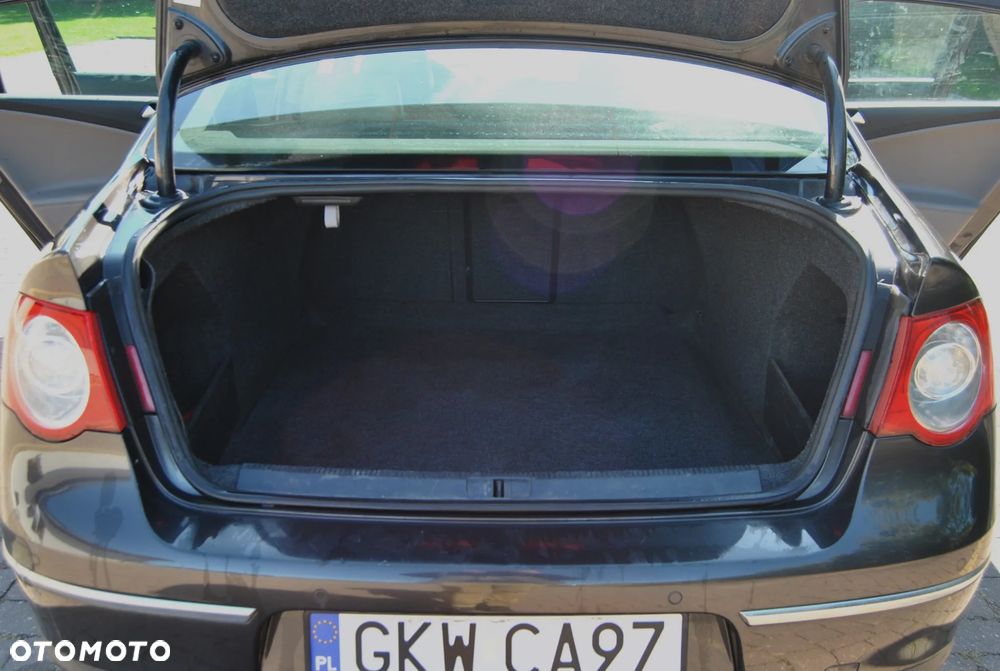 Volkswagen Passat 1.6 TDI DPF BlueMotion Technology Highline - 9