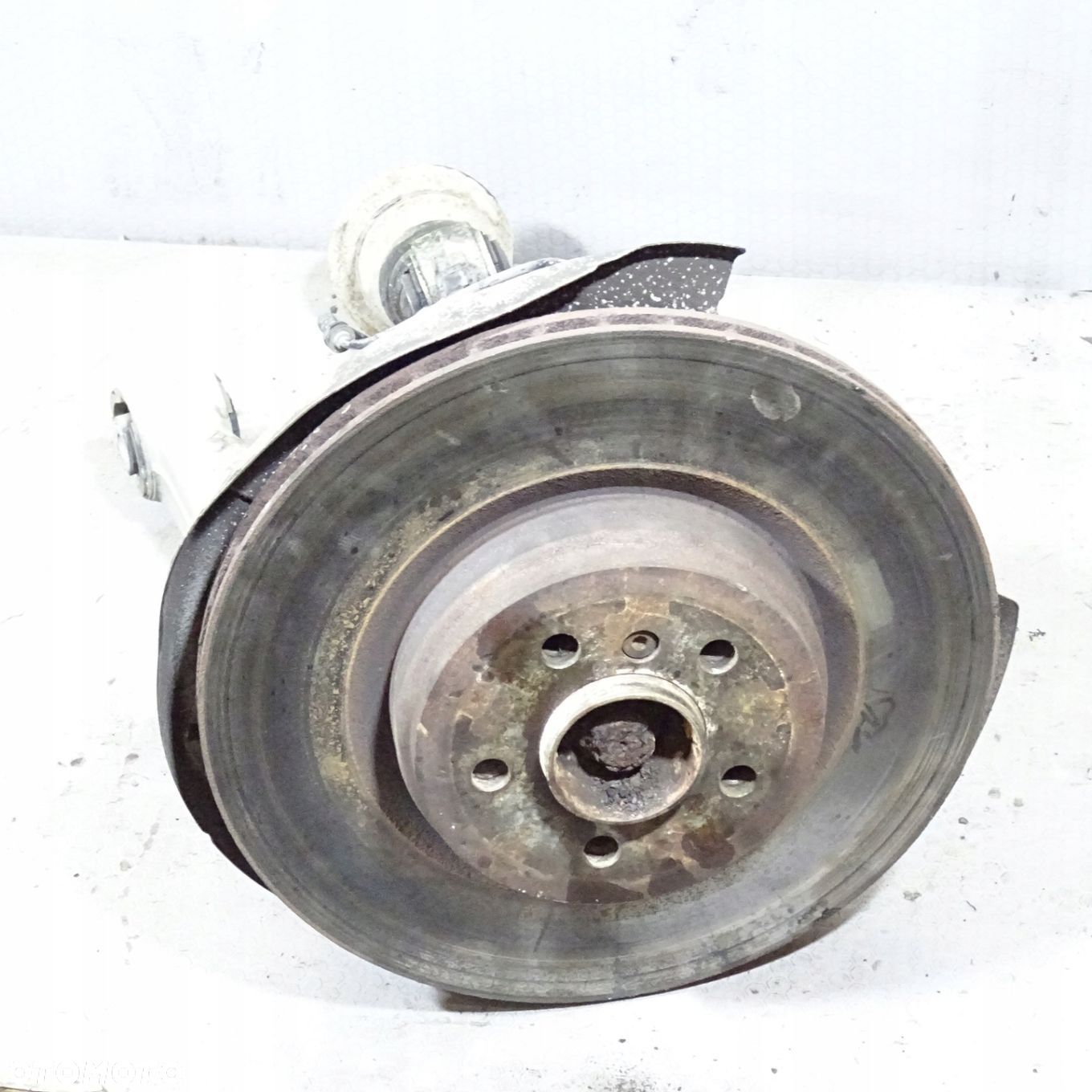BMW 7 F01 F02 4.4 V8 PIASTA KOŁA WAHACZ TYŁ LEWA - 1