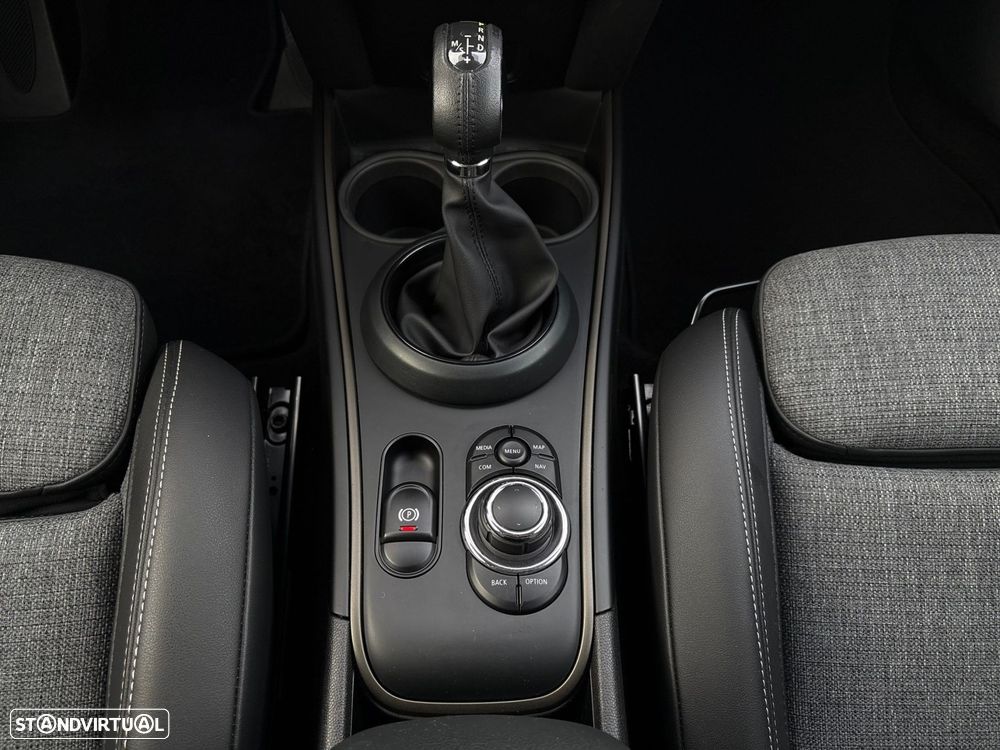 MINI Countryman Cooper SE Premium Classic Auto - 25