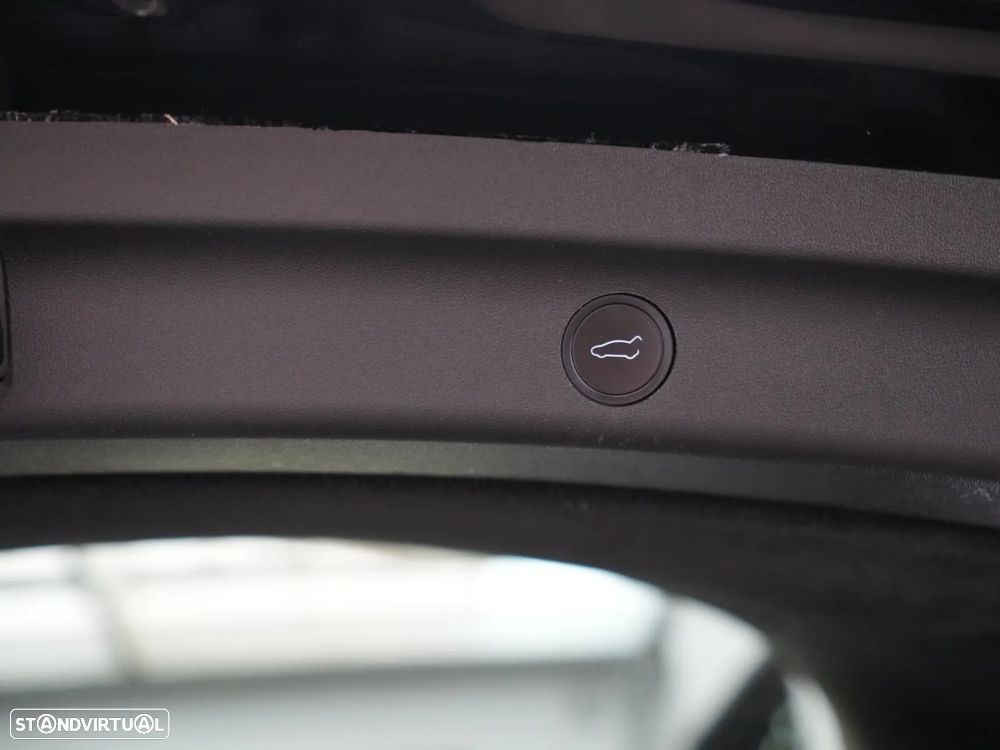 Tesla Model Y Performance Dual Motor AWD - 8