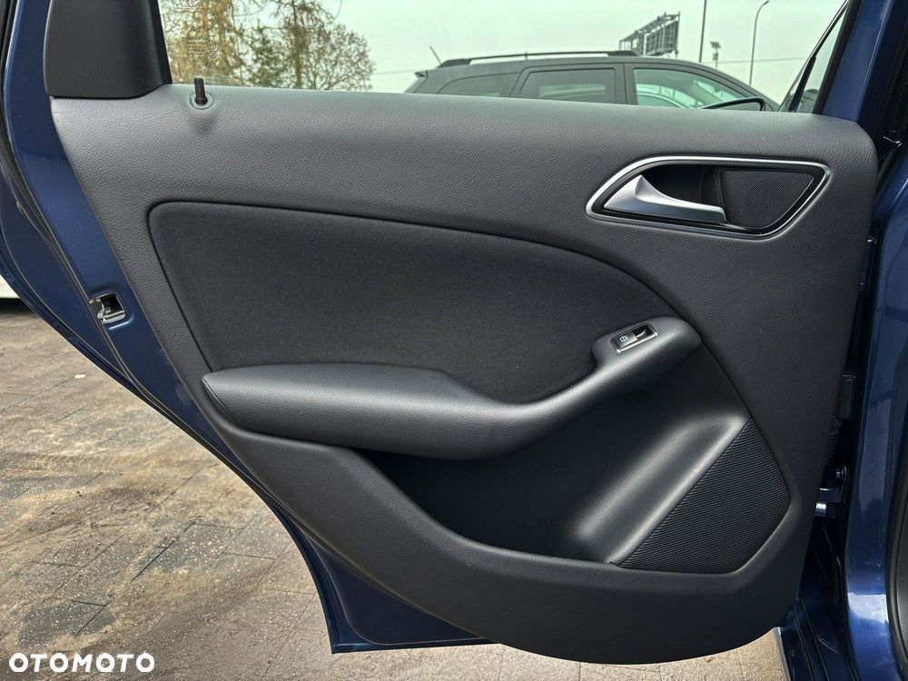 Mercedes-Benz Klasa B 180 Style - 22