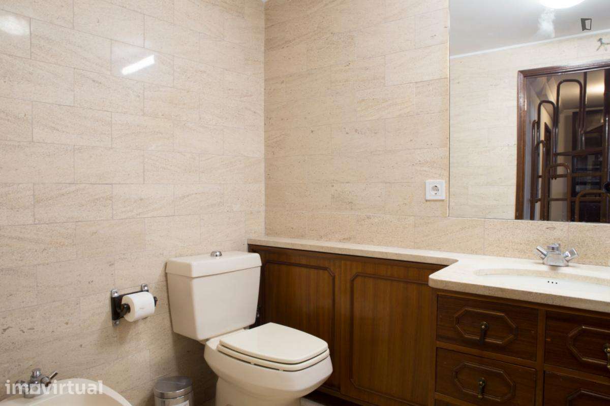 Quarto - localizado em Paranhos Porto - Grande imagem: 2/22