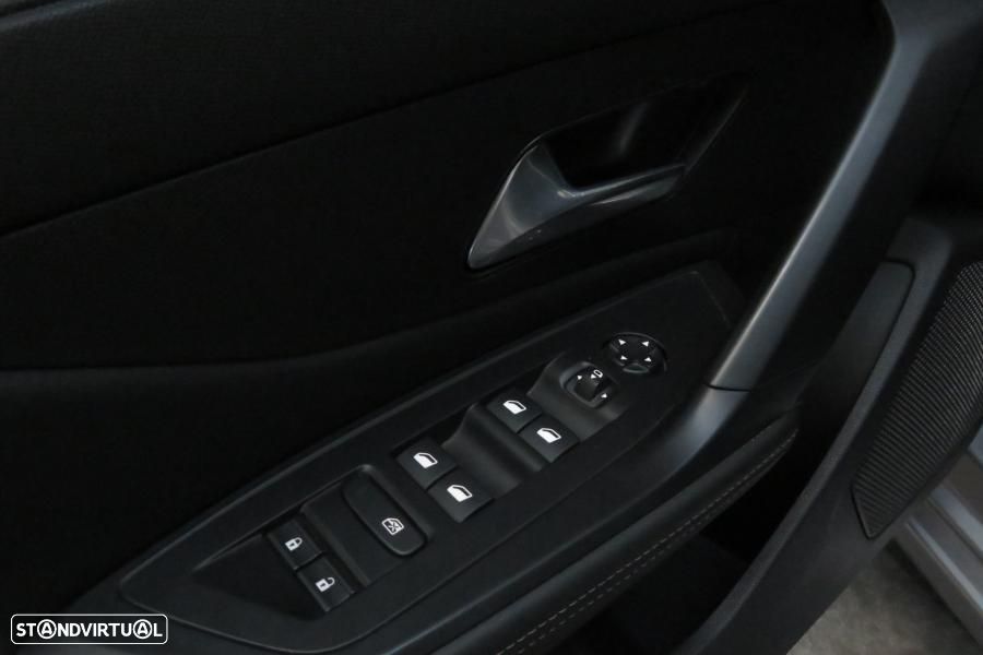 Peugeot 308 1.2 PureTech Allure - 18