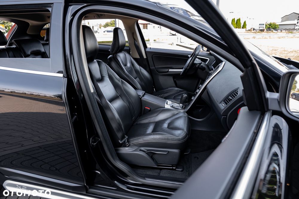 Volvo XC 60 D4 AWD Geartronic RDesign - 25