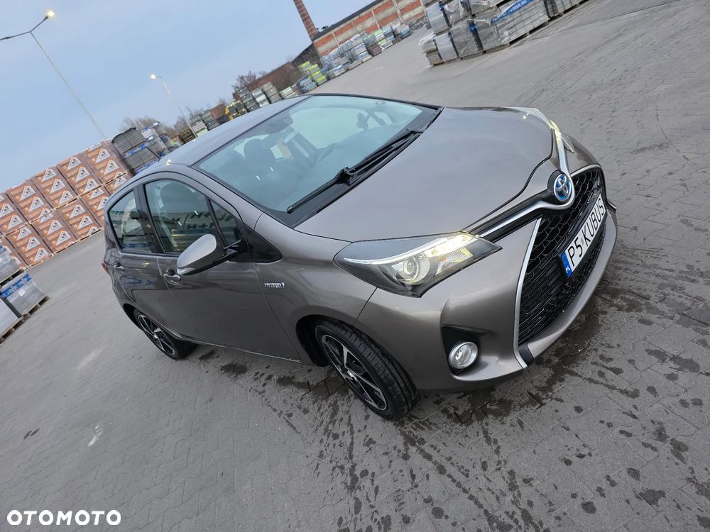 Toyota Yaris Hybrid 100 Selection - 2