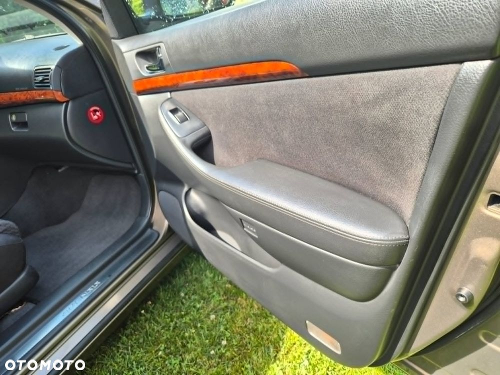 Toyota Avensis 2.2 D-4D Sol - 12