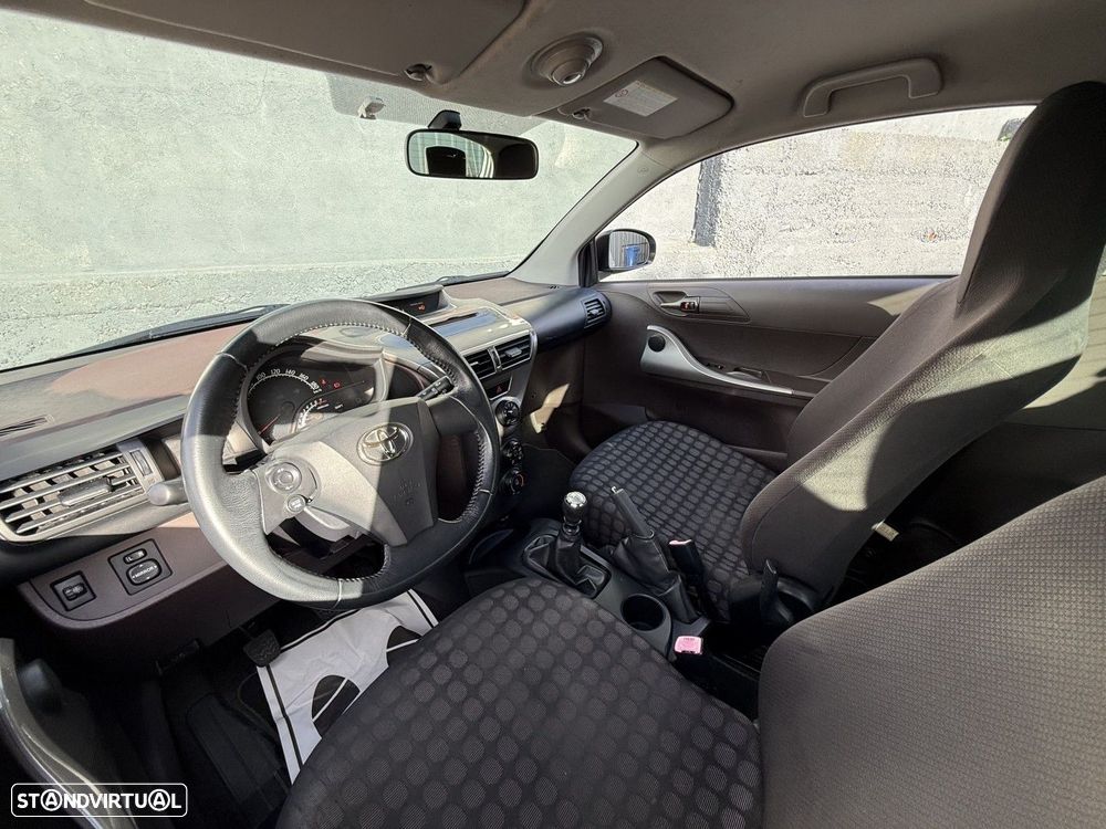 Toyota iQ 1.0 VVT-i Essential+AC - 11