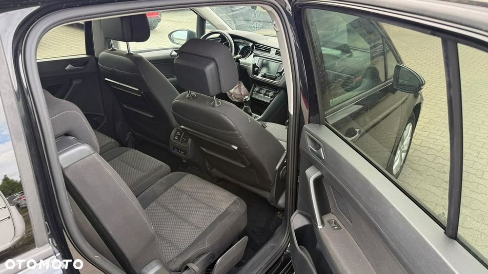 Volkswagen Touran - 10