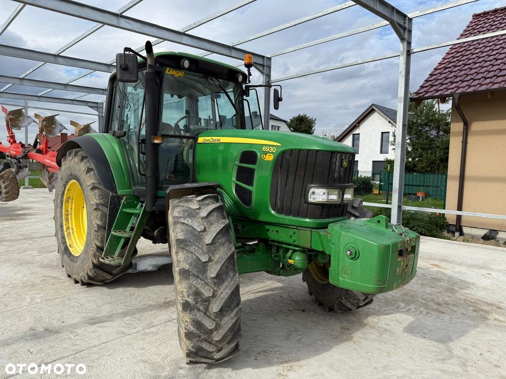 John Deere 6930