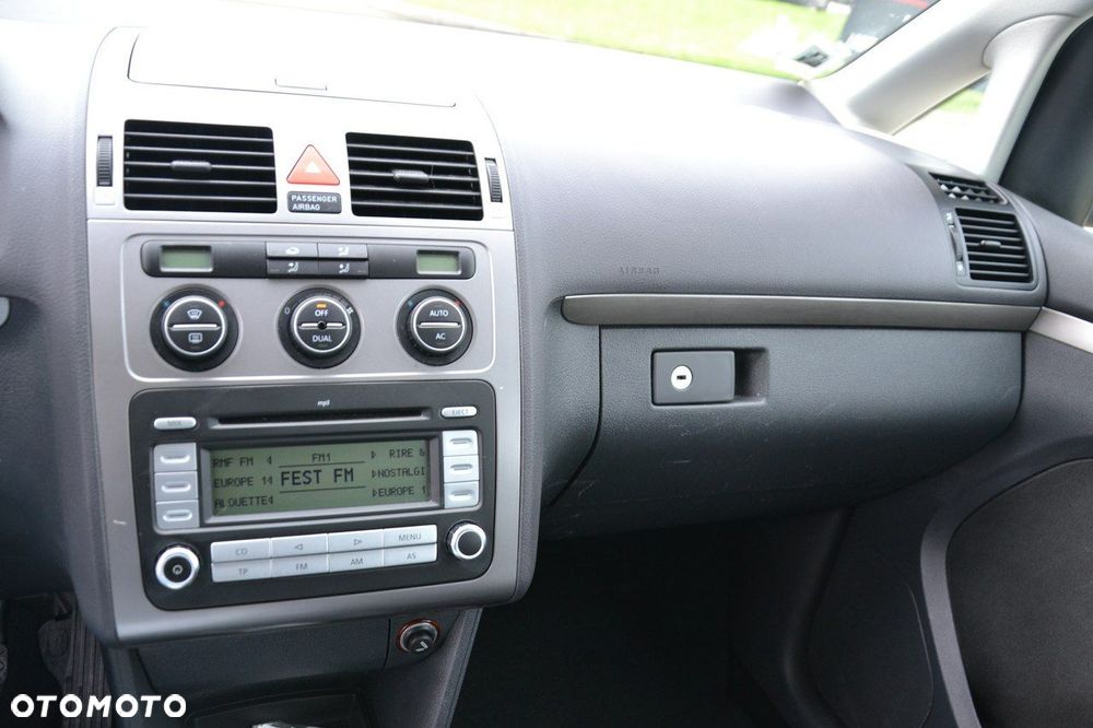 Volkswagen Touran - 19