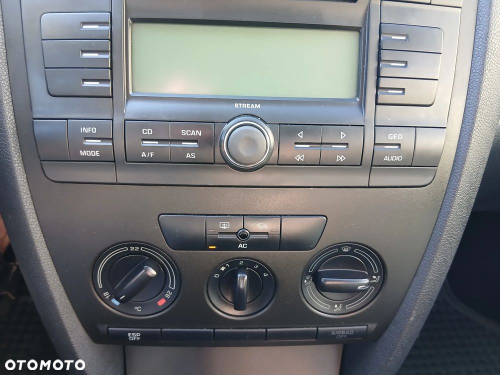 Skoda Octavia 1.6 Ambiente - 17