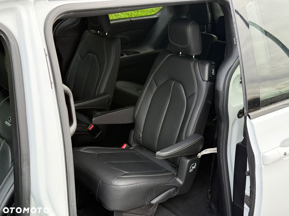 Chrysler Pacifica - 11