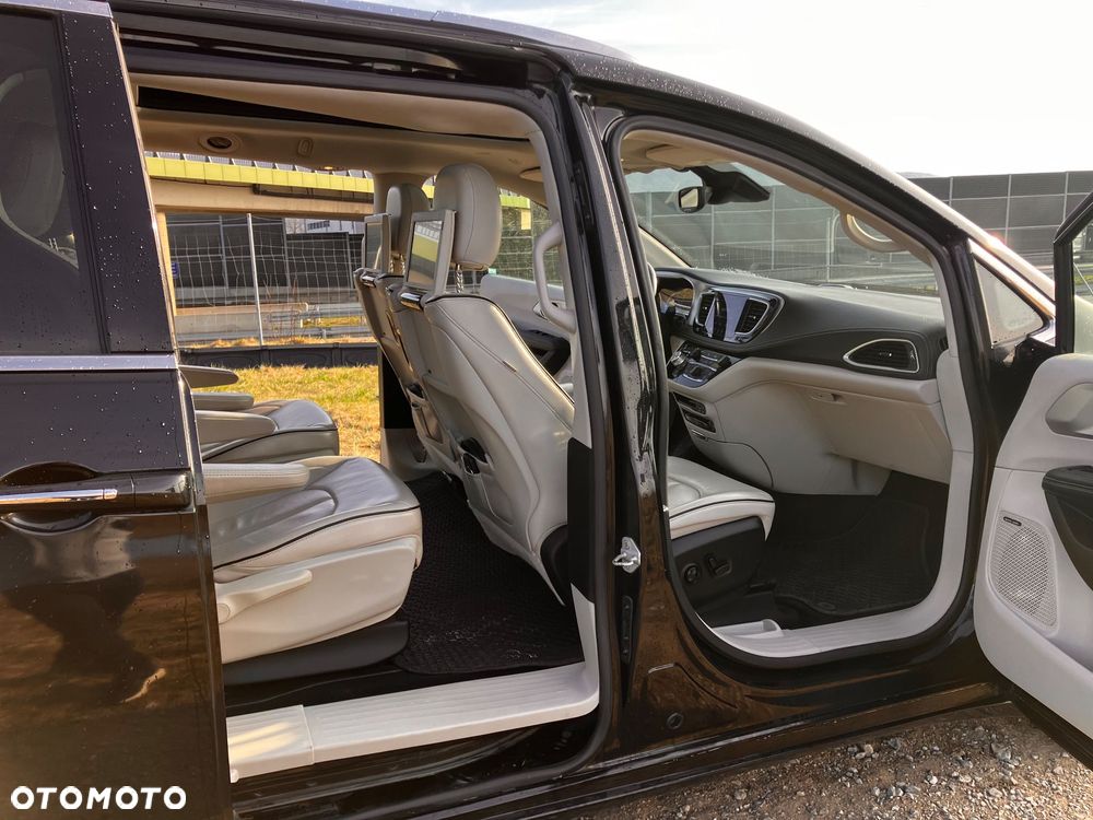 Chrysler Pacifica - 20