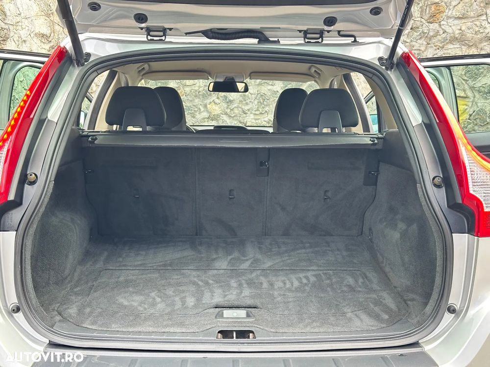 Volvo XC 60 D3 Aut. Momentum - 24