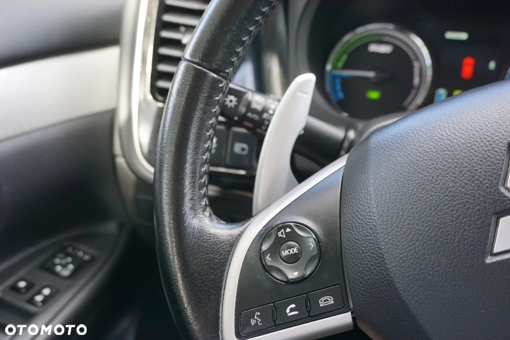 Mitsubishi Outlander Instyle NAVI + - 20
