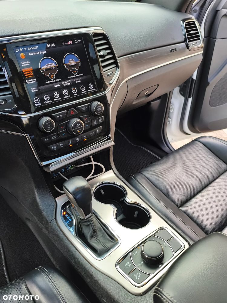 Jeep Grand Cherokee - 16