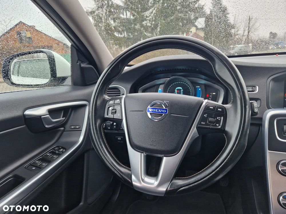 Volvo V60 D6 AWD Plug-in Hybrid Summum - 16