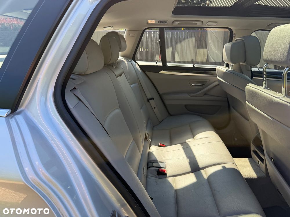 BMW Seria 5 530d Sport-Aut Luxury Line - 34