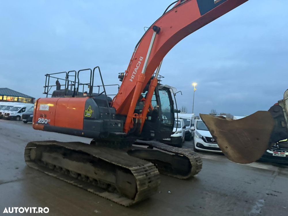 Utilizat Hitachi ZX 250 LC -6 Excavator pe senile 2016 - 60 900