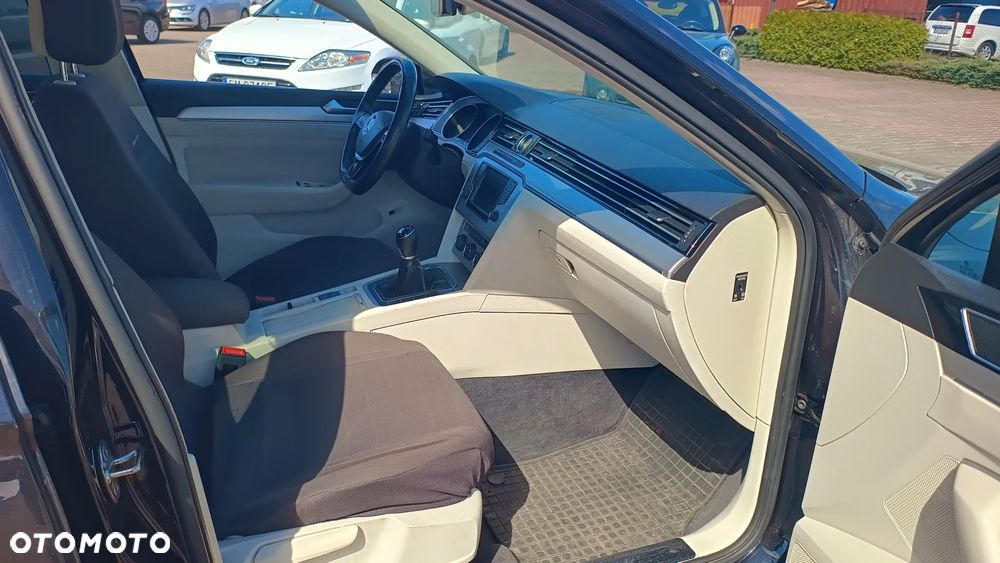Volkswagen Passat 2.0 TDI BMT Comfortline - 24