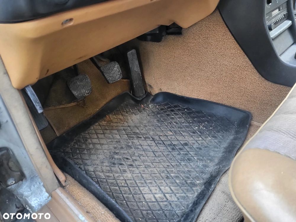 Mercedes-Benz W123 - 15