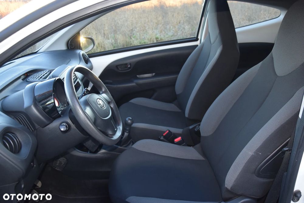 Toyota Aygo x - 22