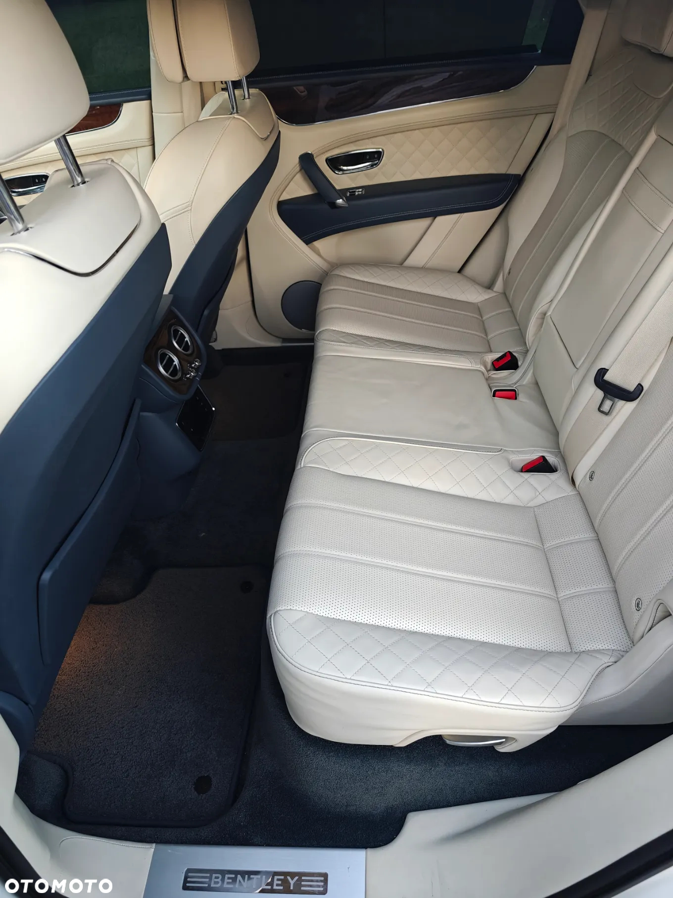 Bentley Bentayga W12 First Edition - 12