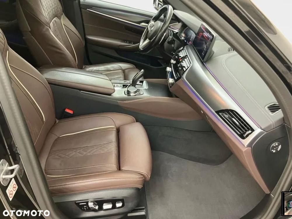 BMW Seria 5 540i xDrive - 9