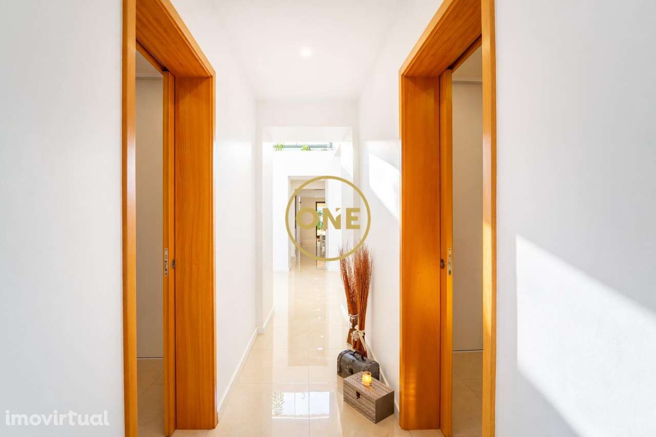 Moradia T2+2 com Amplas Áreas e Acabamentos Modernos - Grande imagem: 2/24