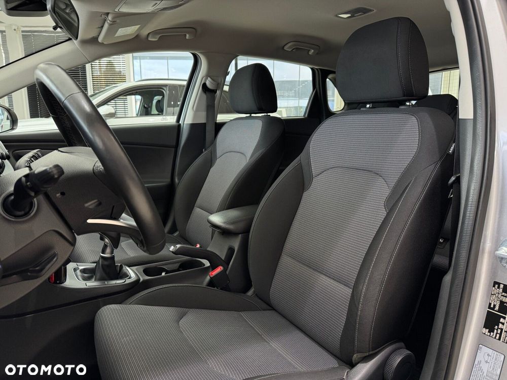 Hyundai i30 1.5 DPI Classic + - 10