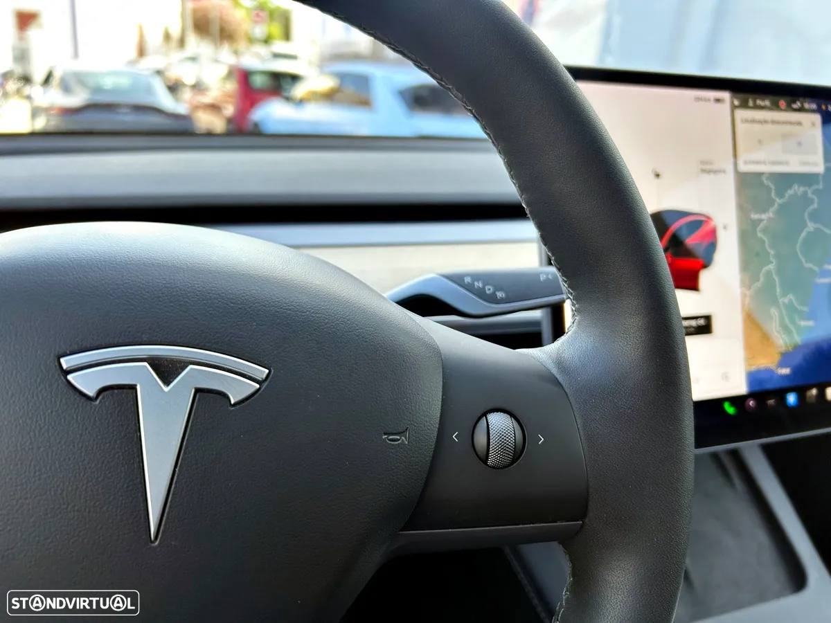 Tesla Model Y Long Range Dual Motor AWD - 14