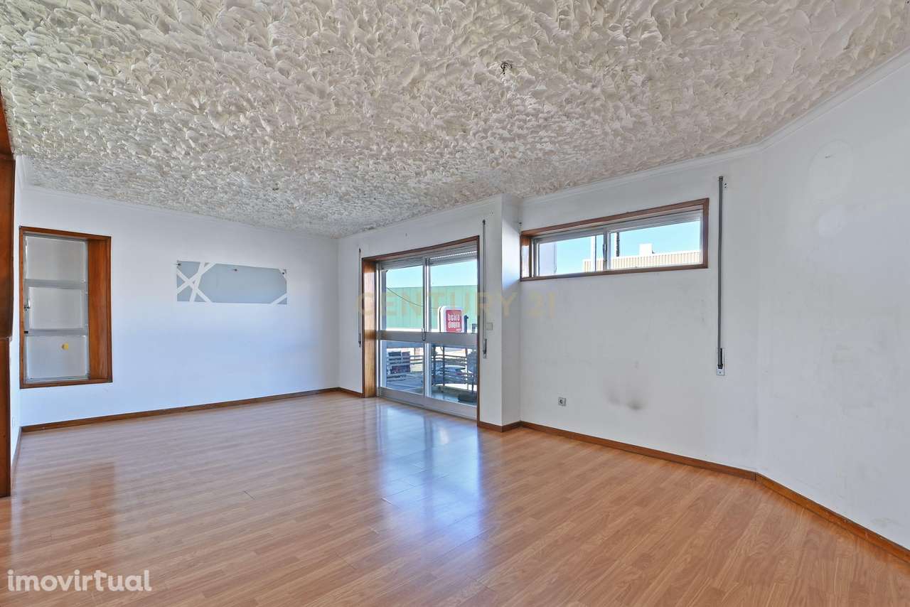 Moradia composta por Habitação, comercio e serviços - Grande imagem: 5/21