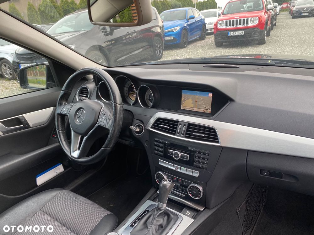 Mercedes-Benz Klasa C 180 CGI Automatik BlueEFFICIENCY Avantgarde - 24