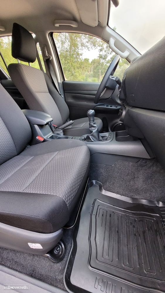 Toyota Hilux 2.4 D-4D 4WD CD CM - 3