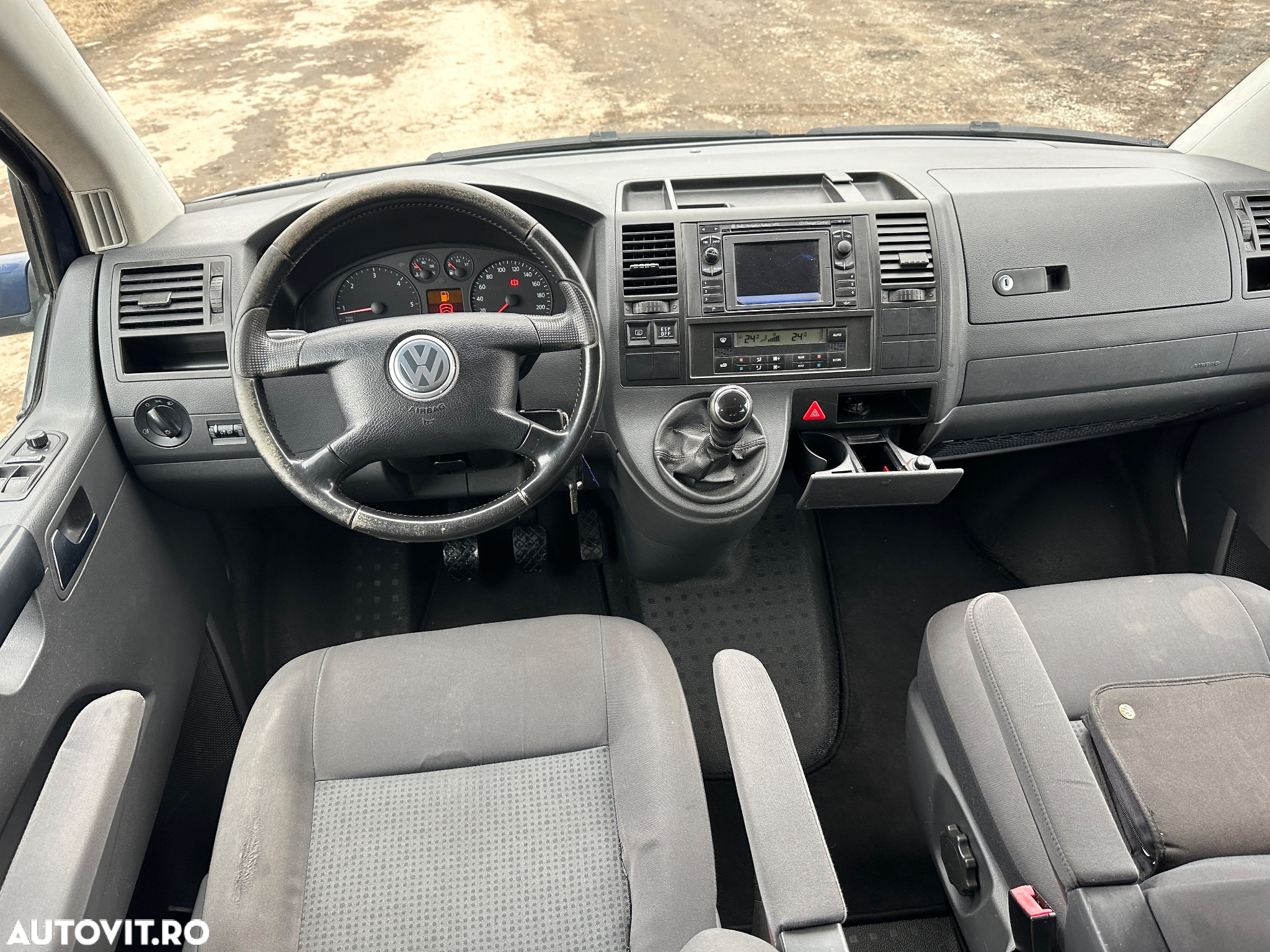 Volkswagen Caravelle - 6