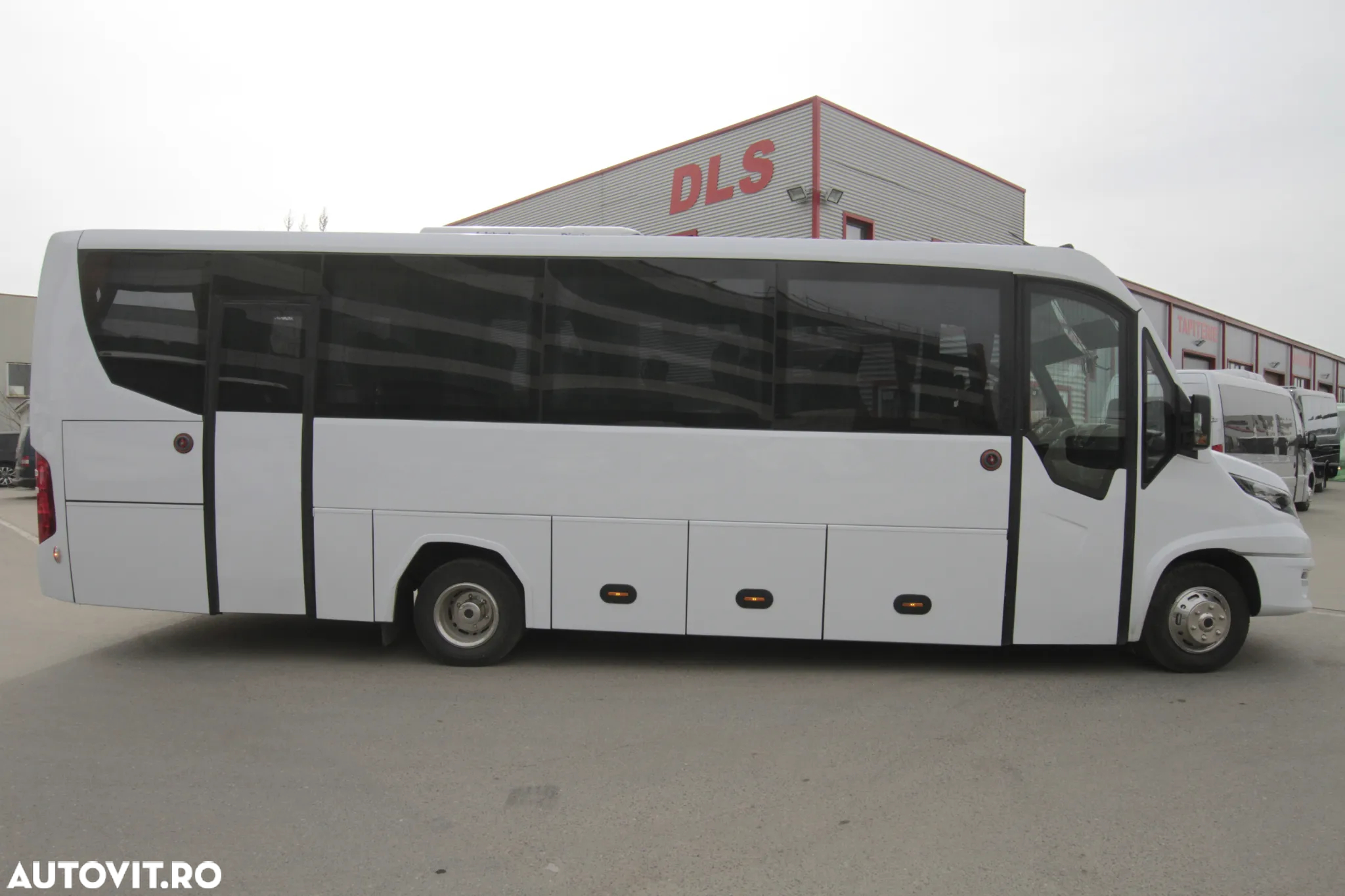 Iveco 70C18 29+1+1 locuri - 10